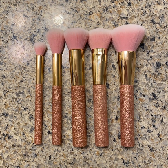 NWOT Tarte Goal Getters Contour Brush Set